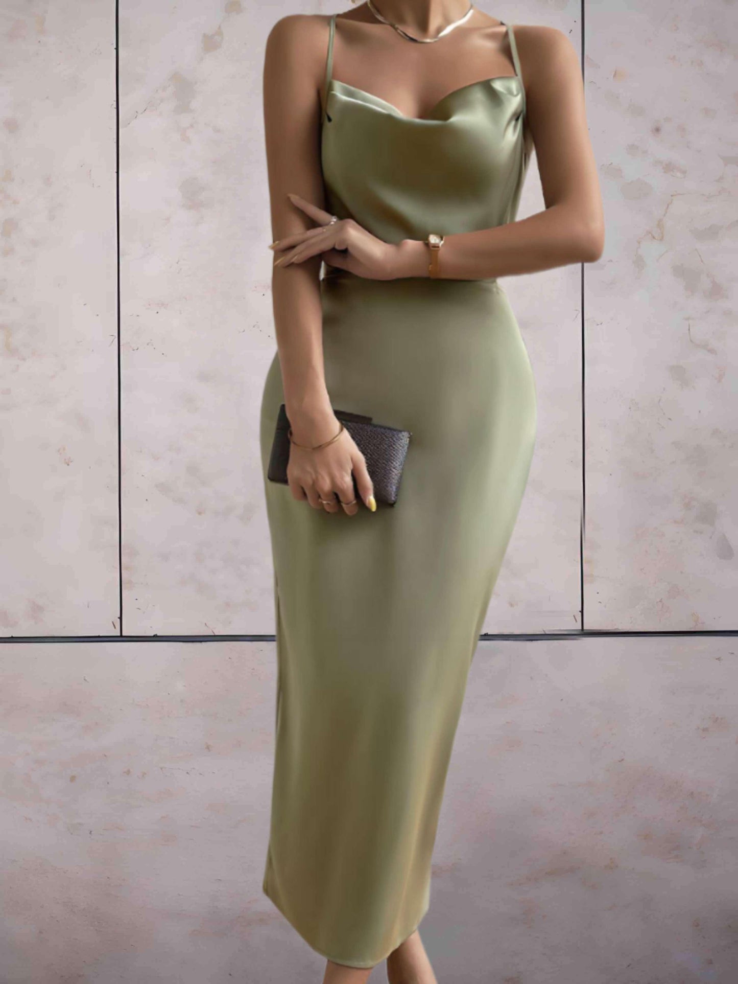 Georgina - Formele satijnen jurk open rug in groen