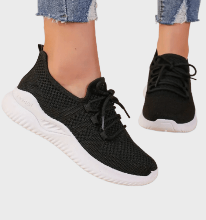 Beatrice - Comfortabele sneakers met veters in zwart en wit