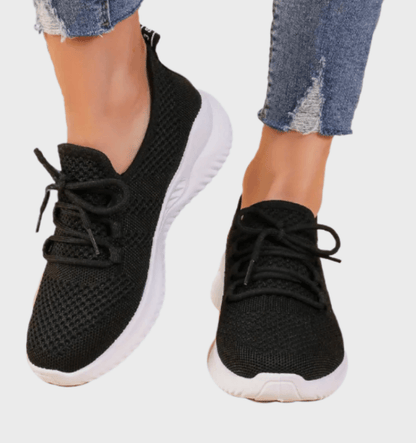 Beatrice - Comfortabele sneakers met veters in zwart en wit