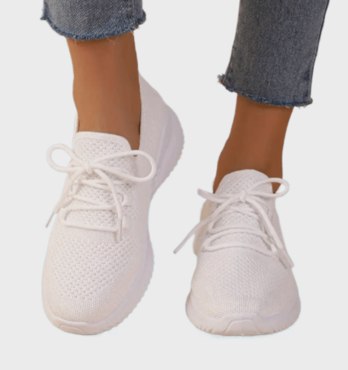 Beatrice - Comfortabele sneakers met veters in zwart en wit