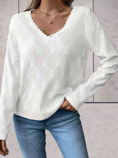 Katrina - Witte top lage v-uitsnijding met diamant en gebloemd kantdesign