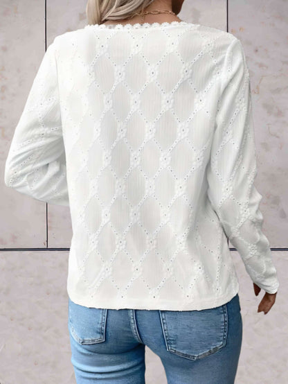 Katrina - Witte top lage v-uitsnijding met diamant en gebloemd kantdesign