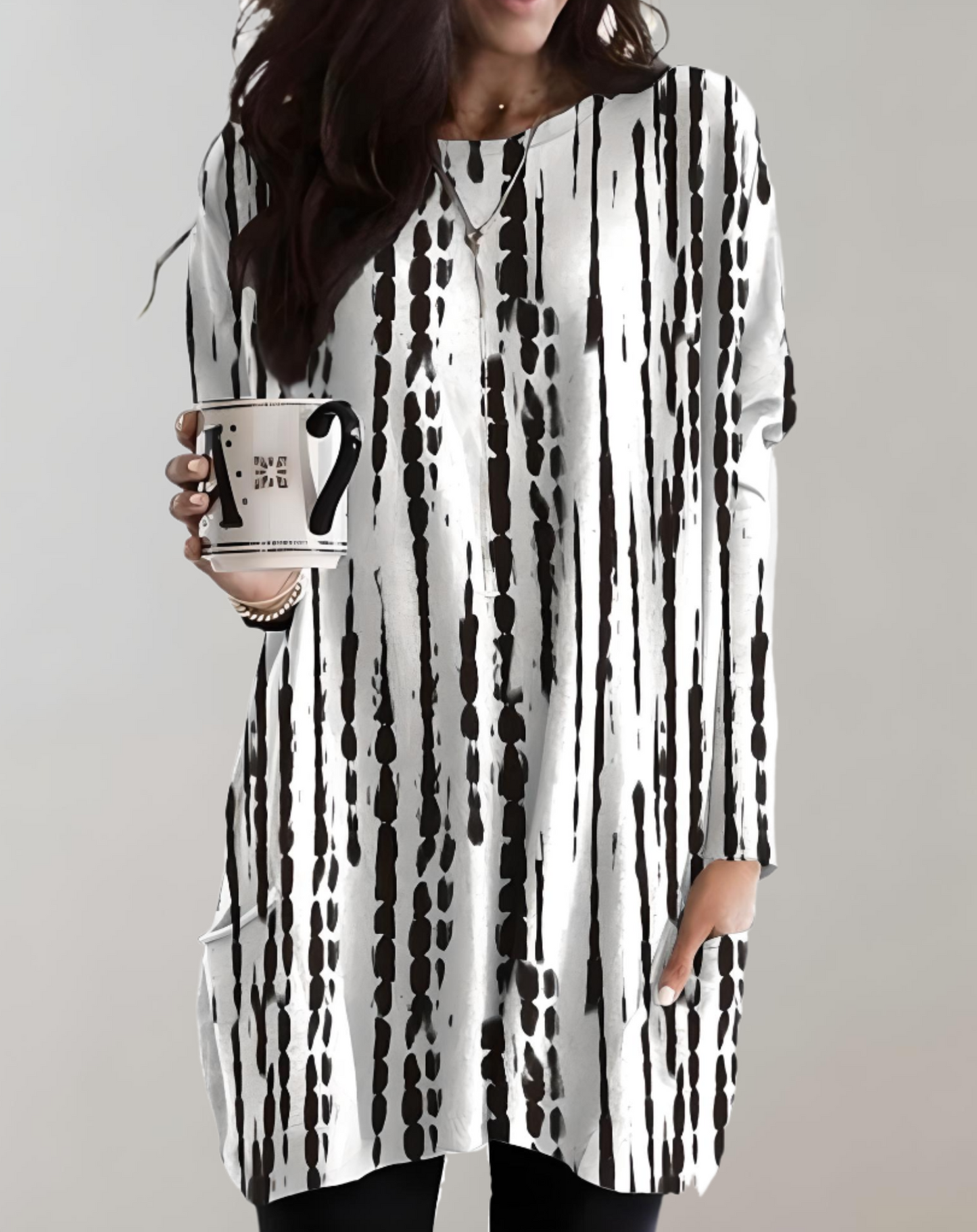 Klarissa | Lange zwierige oversized sweater met bloemdessin en zijzak