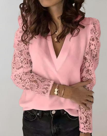 Loraine | Top met lage v uitsnijding en lange mouwen met kanten motief