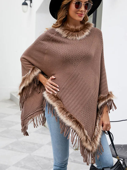 Bruine poncho met imitatiebont