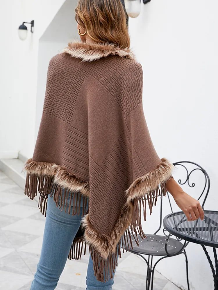 Bruine poncho met imitatiebont