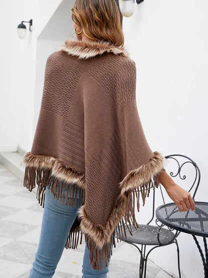 Bruine poncho met imitatiebont