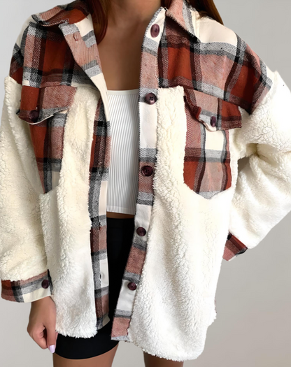 Mavie | Eenvoudig geruit flanellen en fleece combinatiejack met borstzakken en knoopsluiting