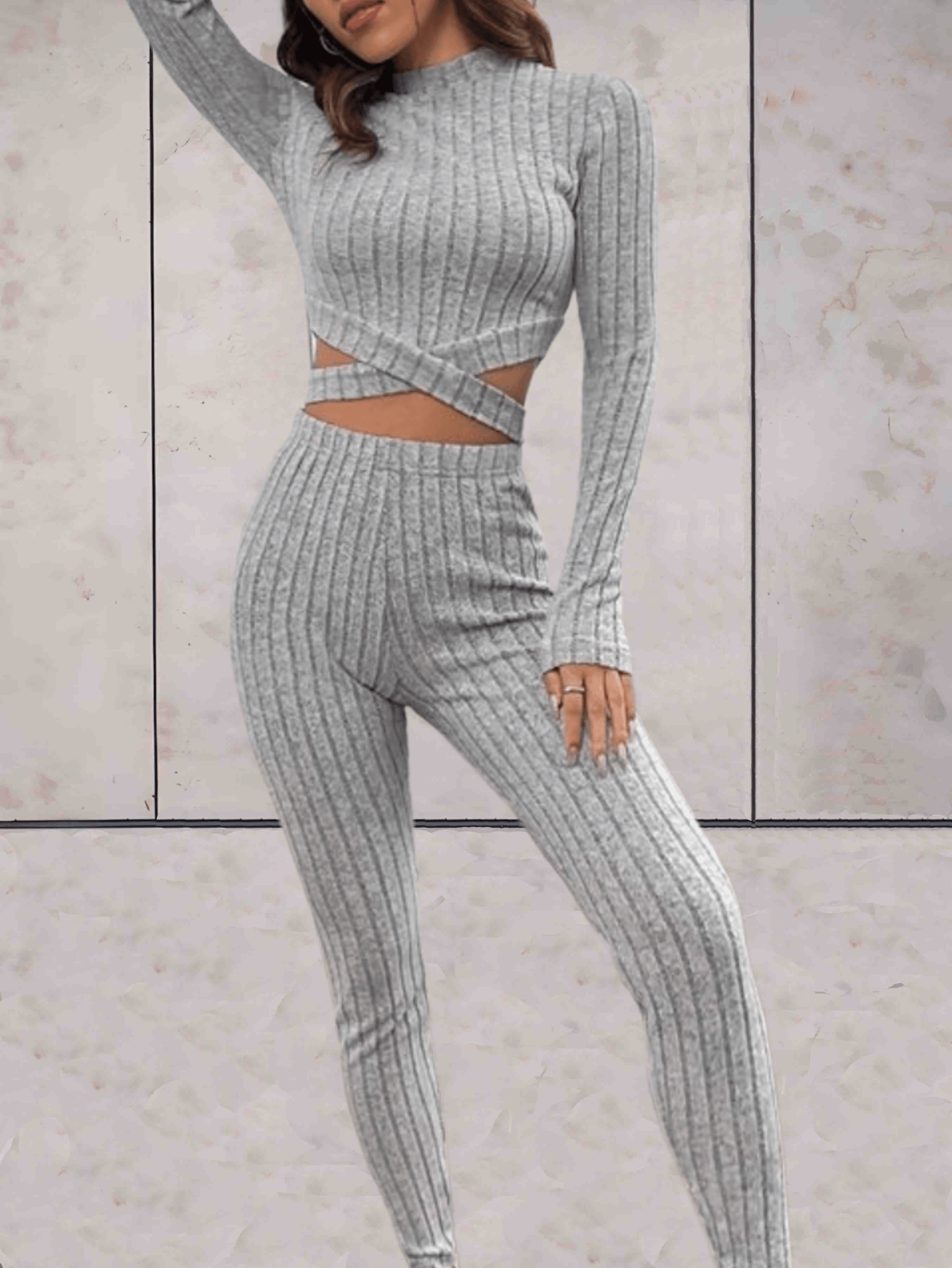 Maxinne - 2-delige workout set met cropped top met lange mouwen en x tie design met bijpassende joggingbroek