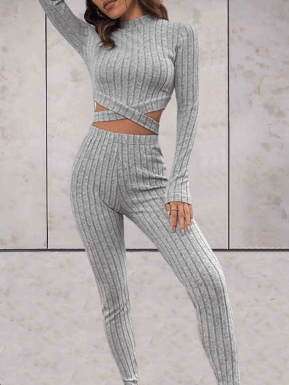 Maxinne - 2-delige workout set met cropped top met lange mouwen en x tie design met bijpassende joggingbroek