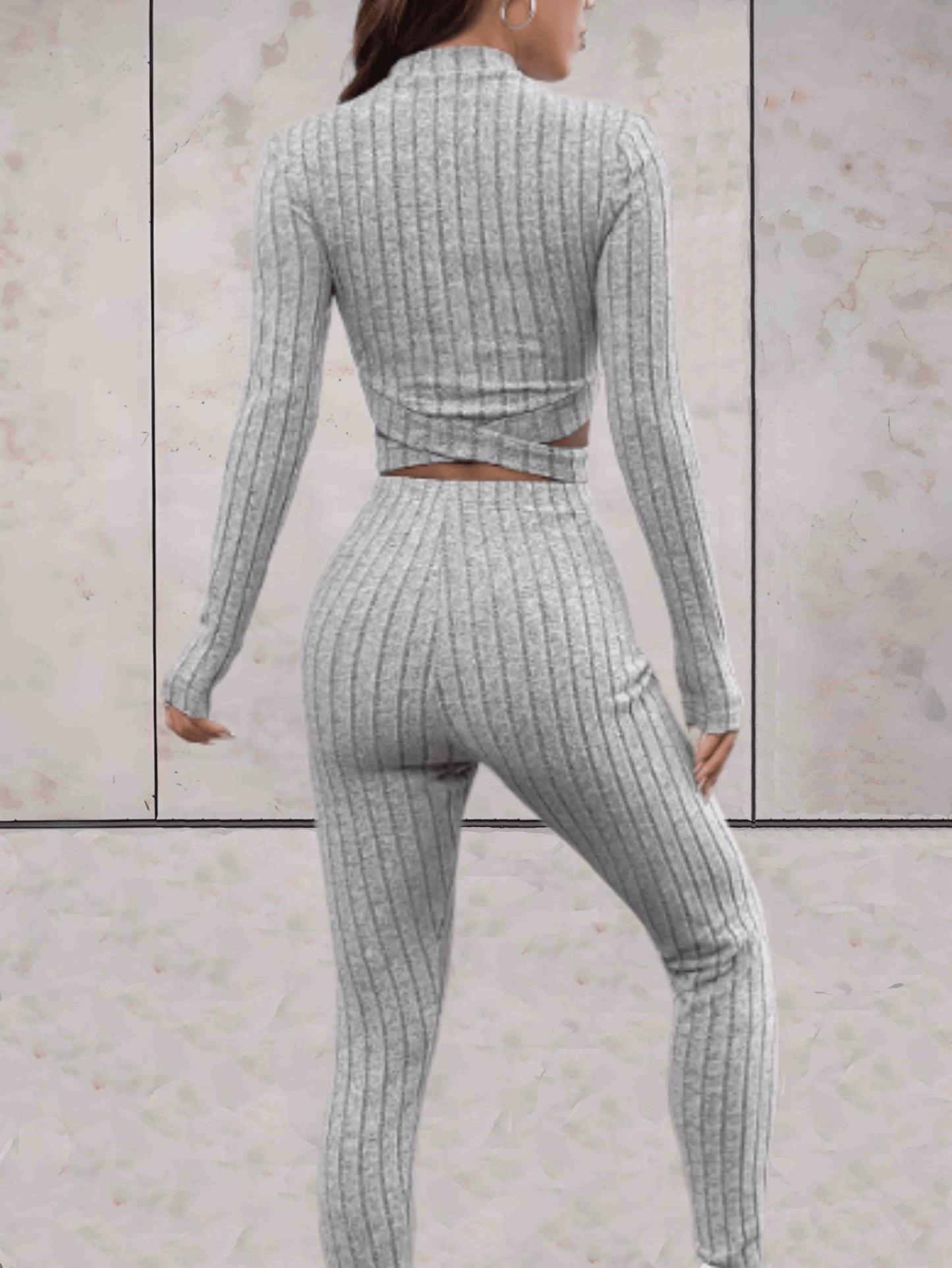 Maxinne - 2-delige workout set met cropped top met lange mouwen en x tie design met bijpassende joggingbroek