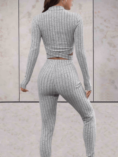 Maxinne - 2-delige workout set met cropped top met lange mouwen en x tie design met bijpassende joggingbroek