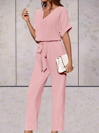 Carlotta - Effen en simpele 2-delige set met lage v-uitsnijding en korte mouwen, strikceintuur en comfortabele broek