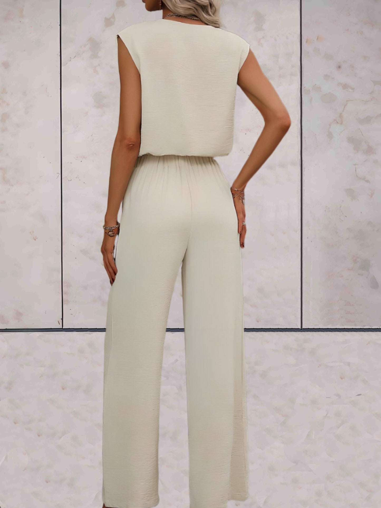 Veronica |  Effen 2-delige setjes eenvoudig en chique v-uitsnijding voor en met strikbandjes in de taille