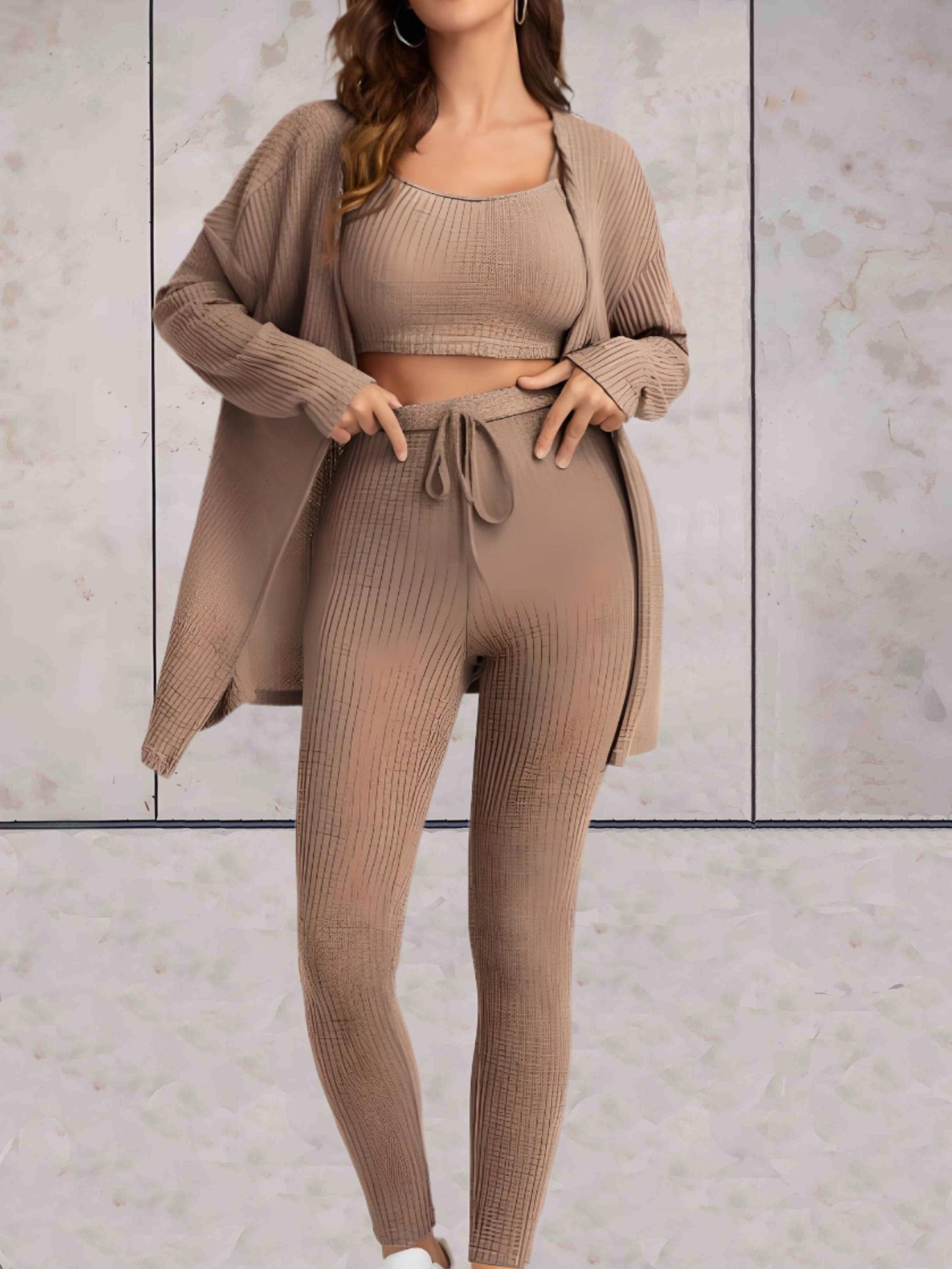 Sierra - comfortabele casual set van hoog getailleerde broek met knoop, crop top zonder mouwen en een oversized sweater