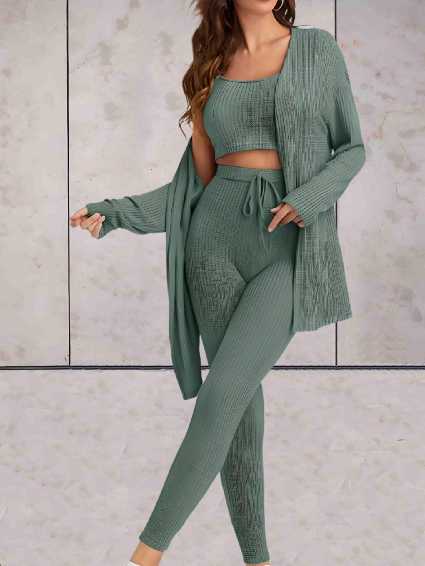 Sierra - comfortabele casual set van hoog getailleerde broek met knoop, crop top zonder mouwen en een oversized sweater