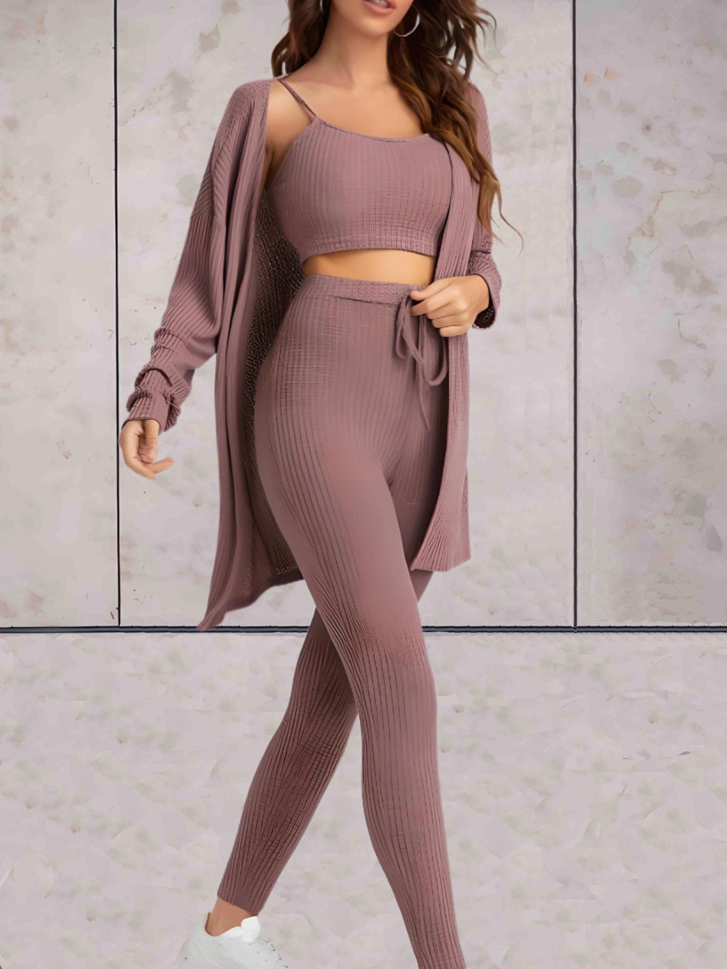 Sierra - comfortabele casual set van hoog getailleerde broek met knoop, crop top zonder mouwen en een oversized sweater