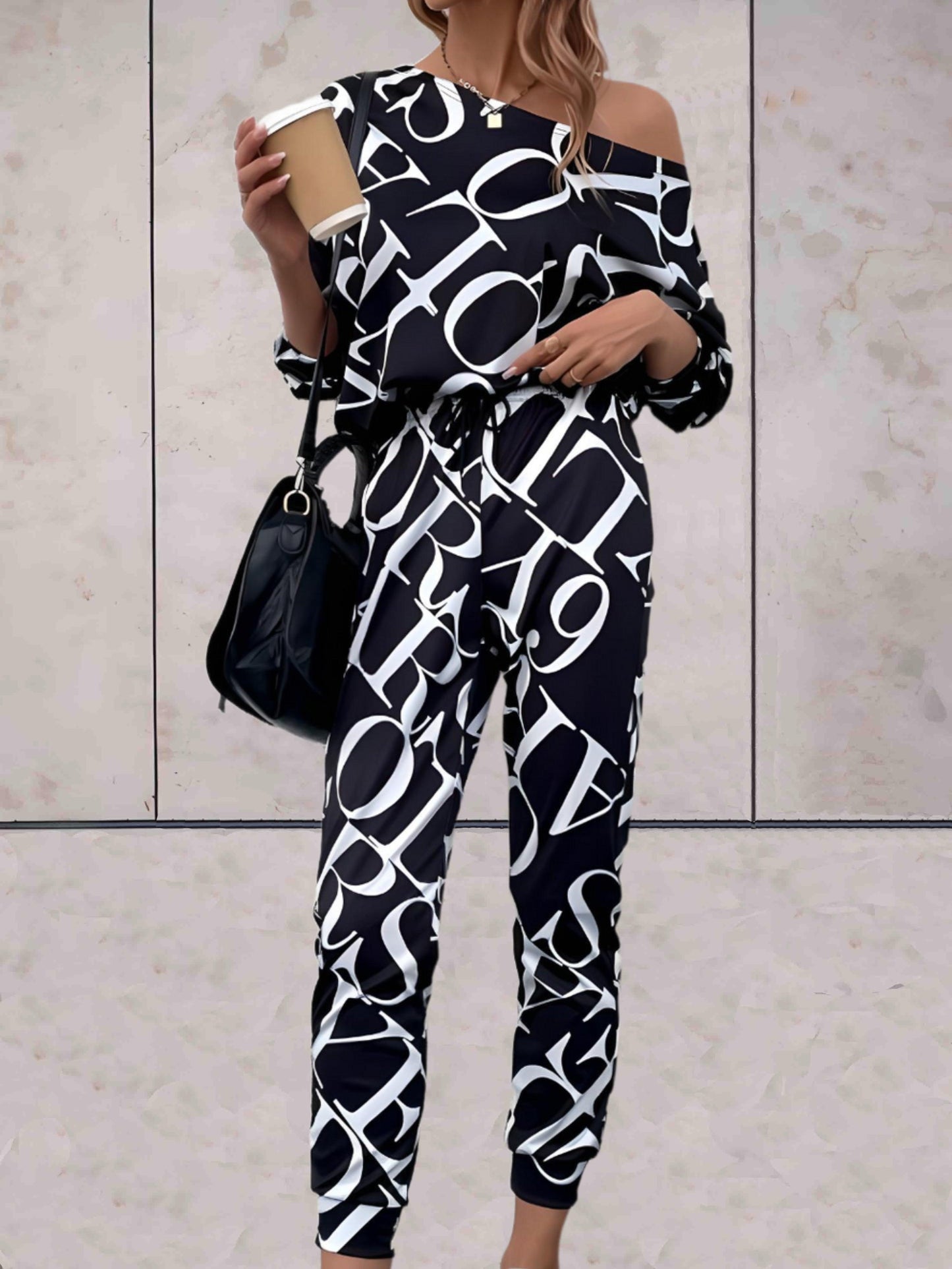 Francine -  2-delige set met oversized off-shoulder top en bijpassende broek met grote letterprints