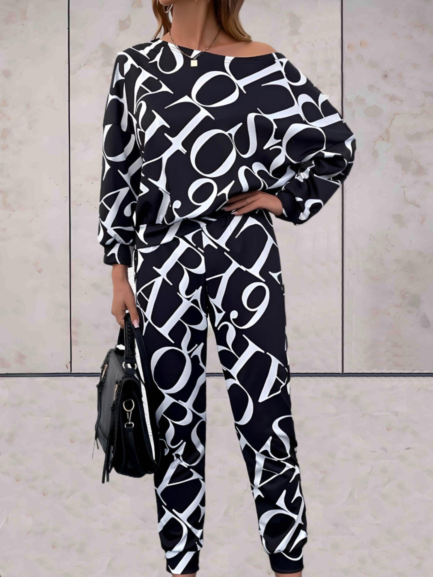 Francine -  2-delige set met oversized off-shoulder top en bijpassende broek met grote letterprints