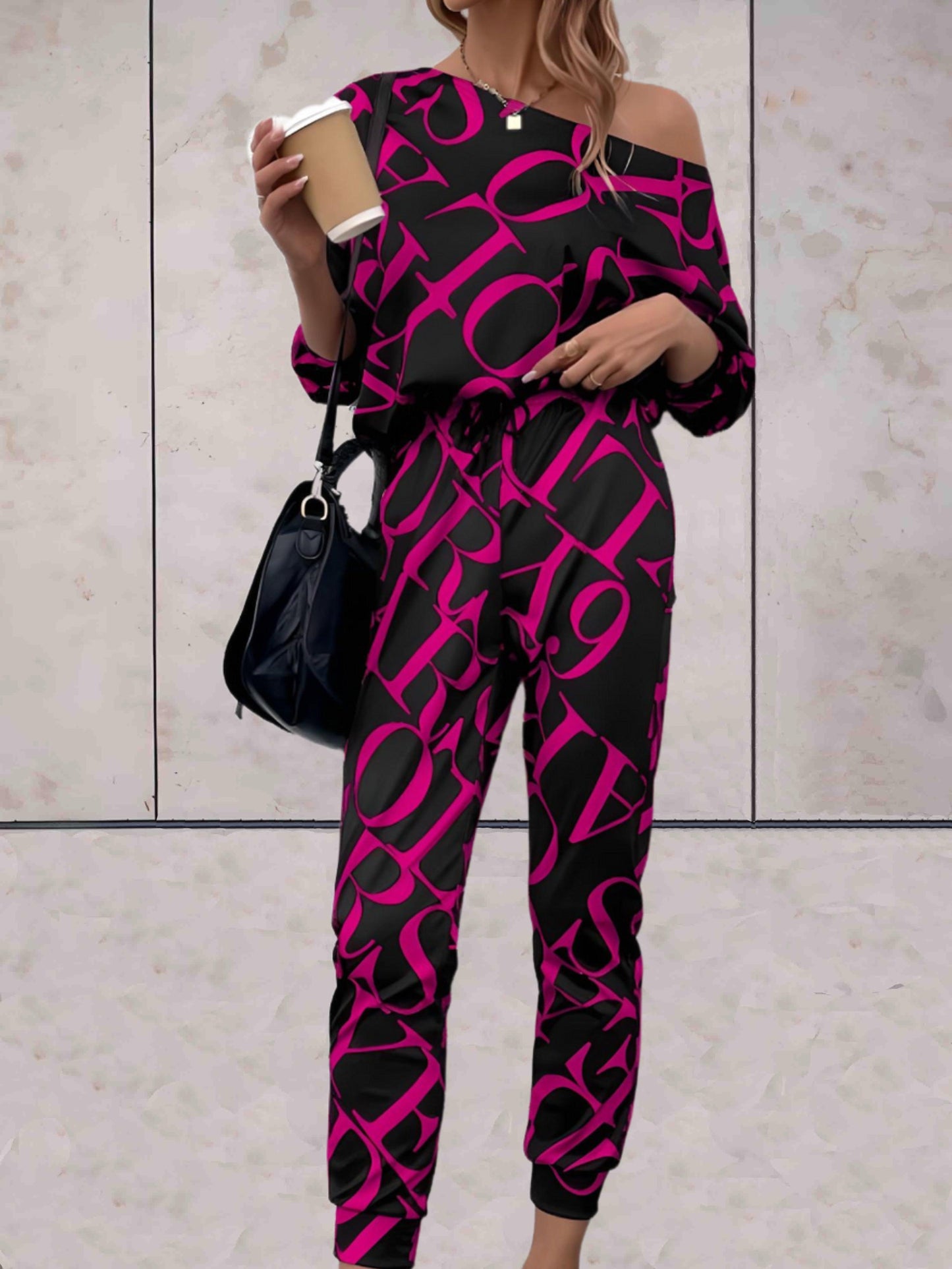 Francine -  2-delige set met oversized off-shoulder top en bijpassende broek met grote letterprints