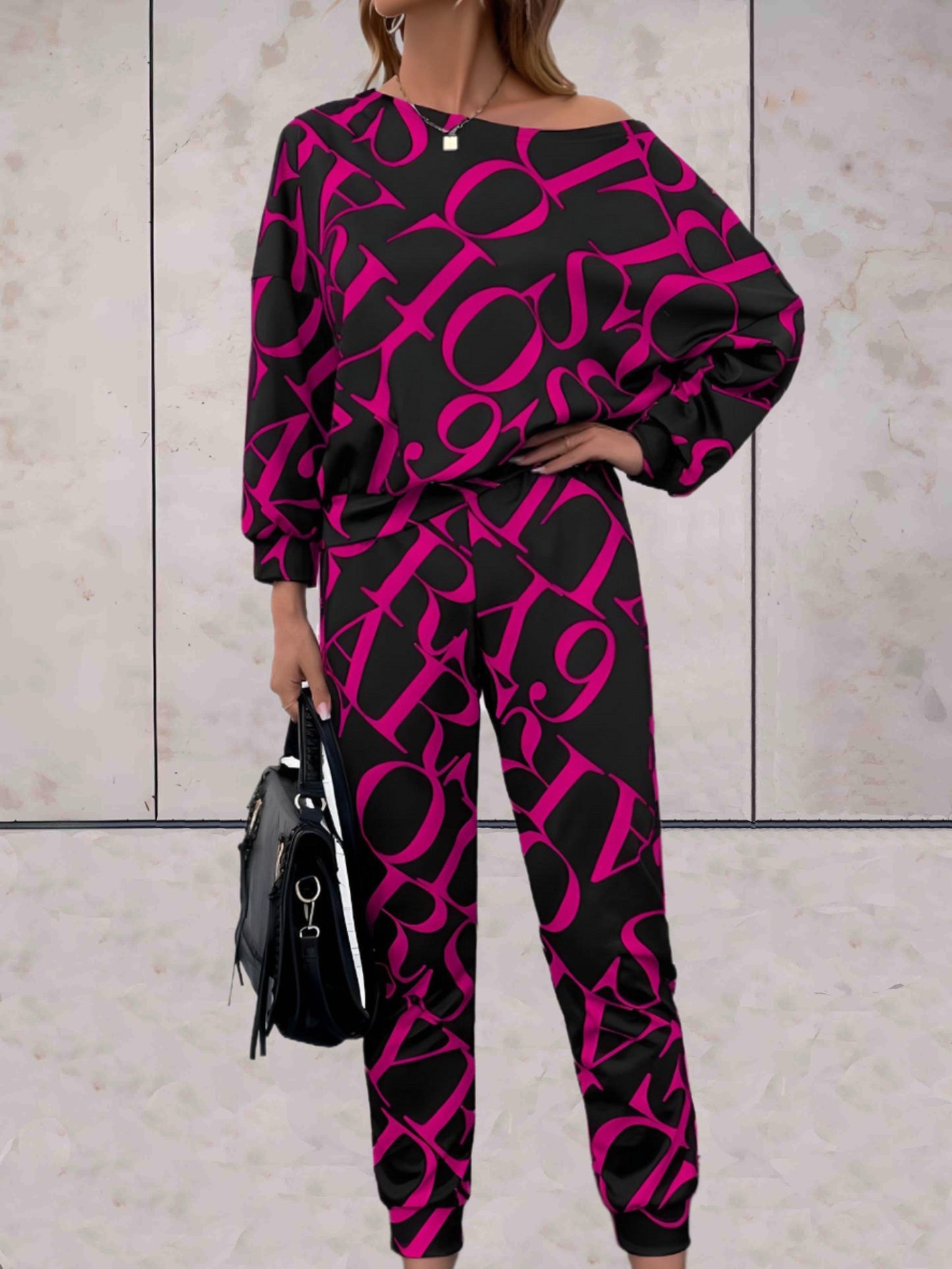 Francine -  2-delige set met oversized off-shoulder top en bijpassende broek met grote letterprints