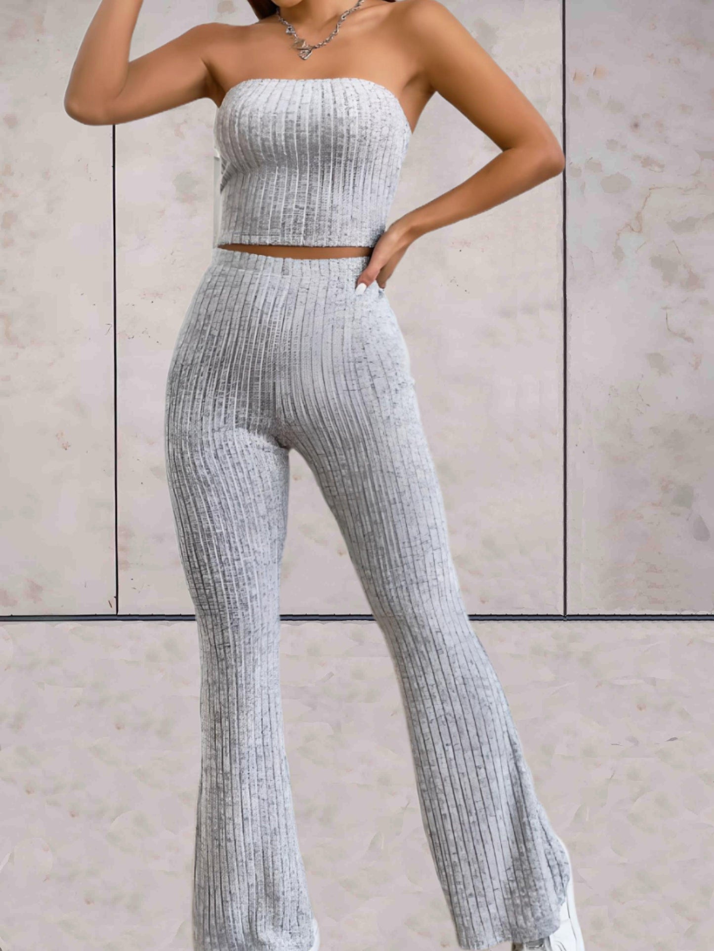 Marigold - Grijze 2-delige set met tube top en hoog getailleerde aansluitende joggingbroek met wijde pijpen