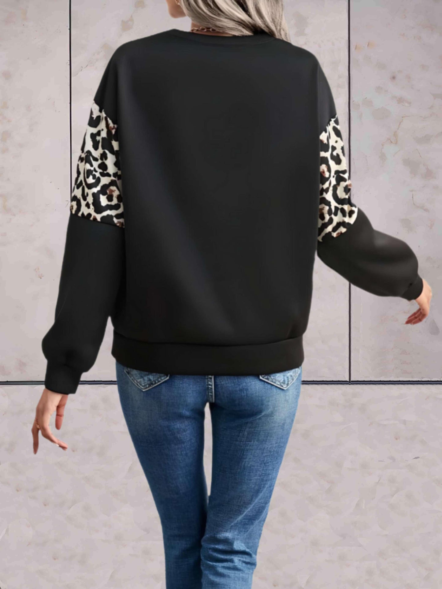 Chloe - Oversized trui met ronde hals en luipaardprint in het midden