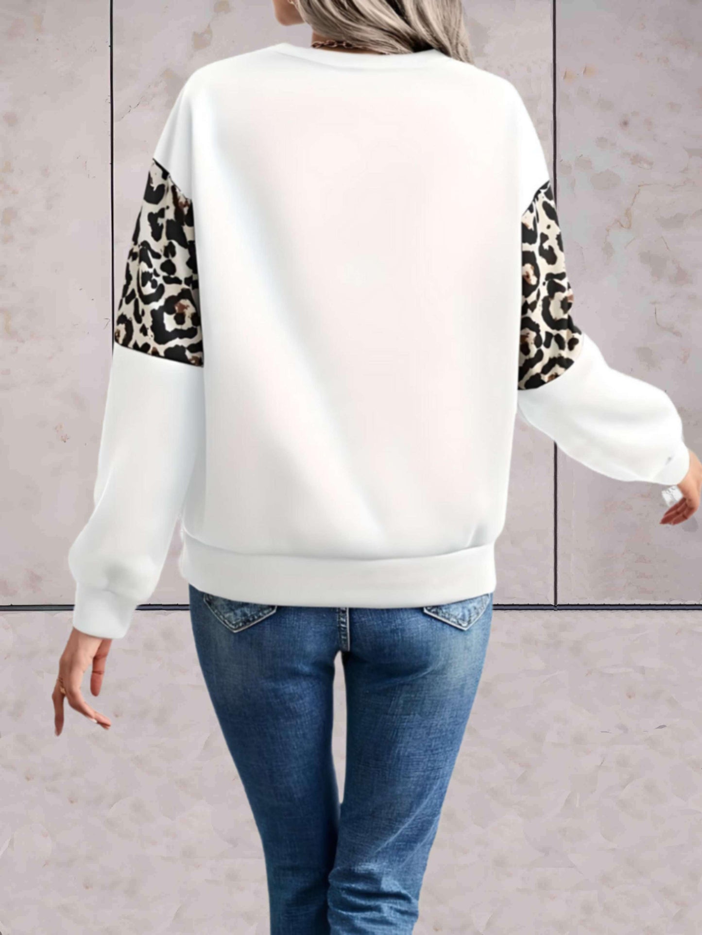 Chloe - Oversized trui met ronde hals en luipaardprint in het midden