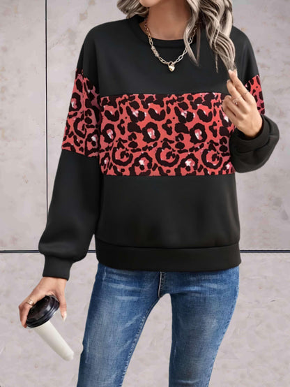 Chloe - Oversized trui met ronde hals en luipaardprint in het midden