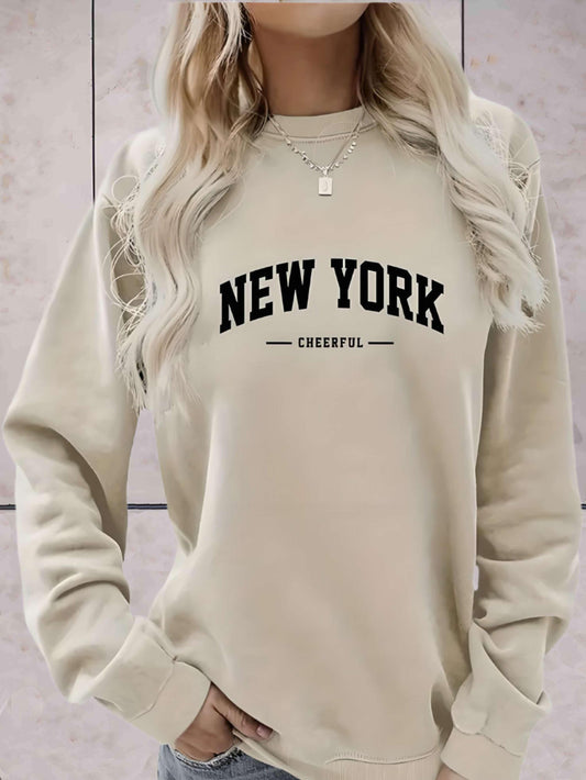 Mabeth -  Beige oversized trui met ronde hals en New York print