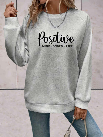 Adeline - Oversized trui met ronde hals en motiverende print