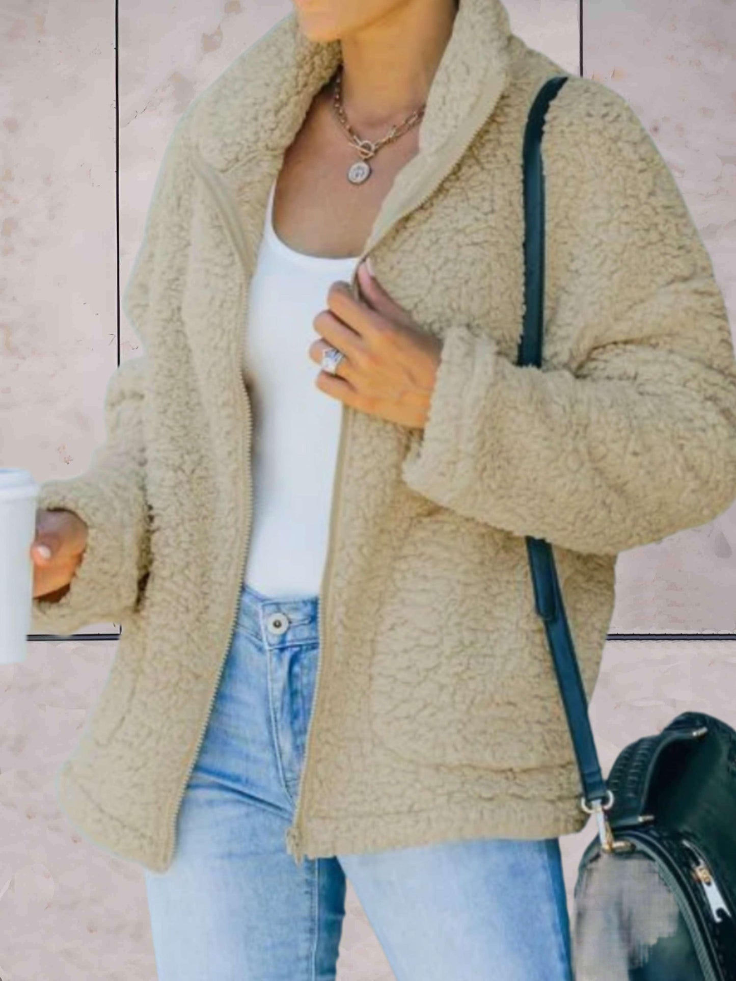 Joan | Warme lamswollen jas met hoge hals en rits over de hele lengte