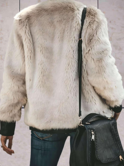 Maily | Effen 2-tone jas van imitatiebont met ronde hals en ritssluiting